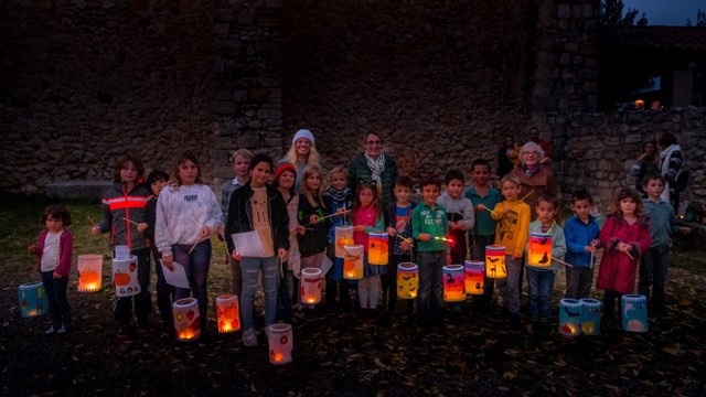 La section allemande (MS à CM2) visite un verger et célèbre la fête des lampions !