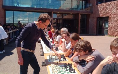 Simultaneous chessz games in lycée des Iscles