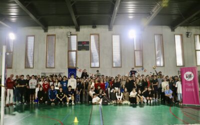 Tournoi de Noël 2025 : sport, bonne humeur et générosité au gymnase.
