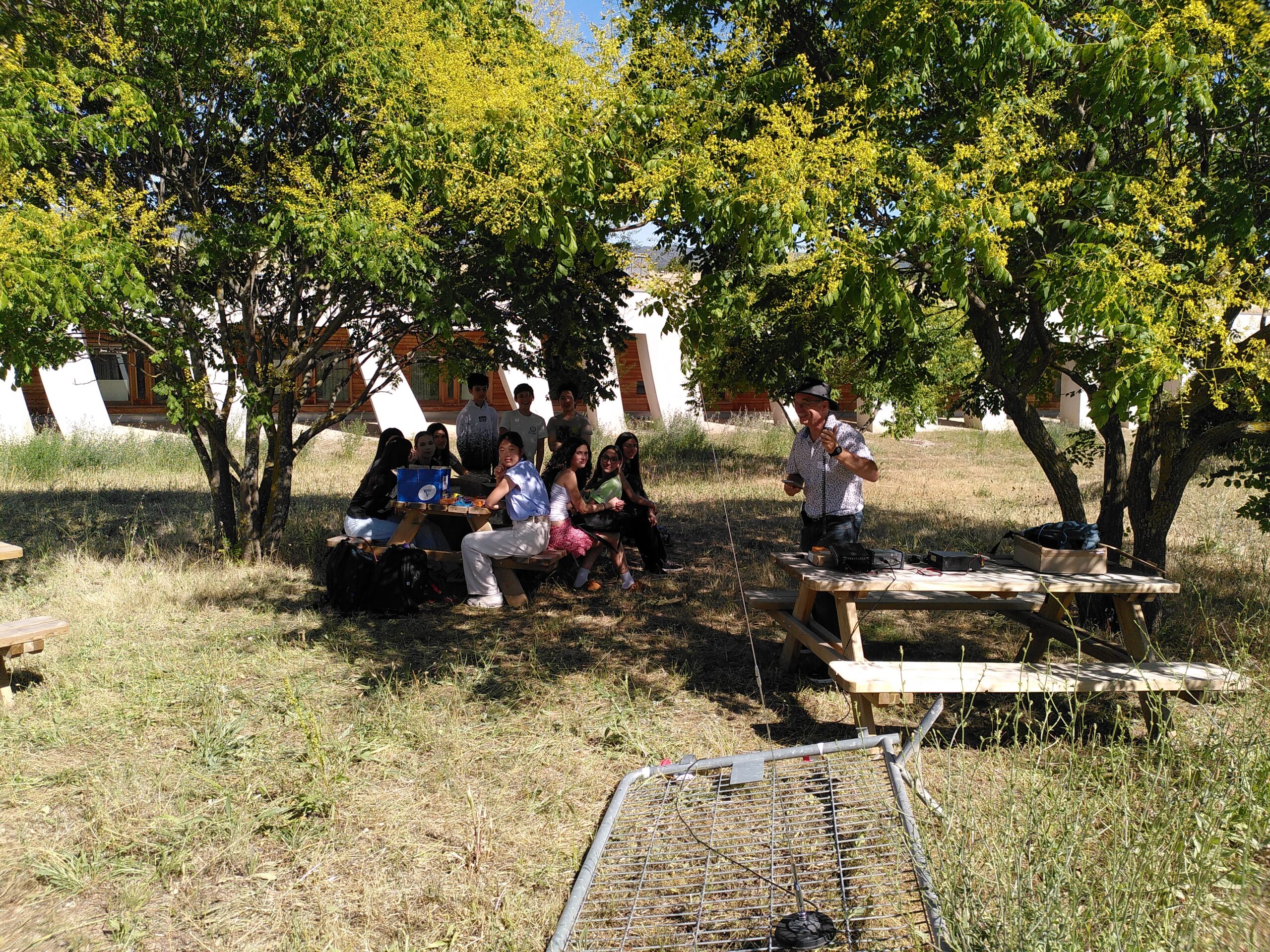 Les élèves de 4eme se préparent à contacter l&rsquo;ISS / 4eme students get ready for making contact with the ISS
